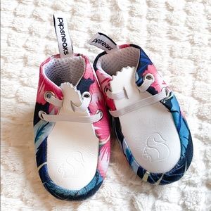 PIPSNEAKS Soft Soled Sneakers Hawaiian Print